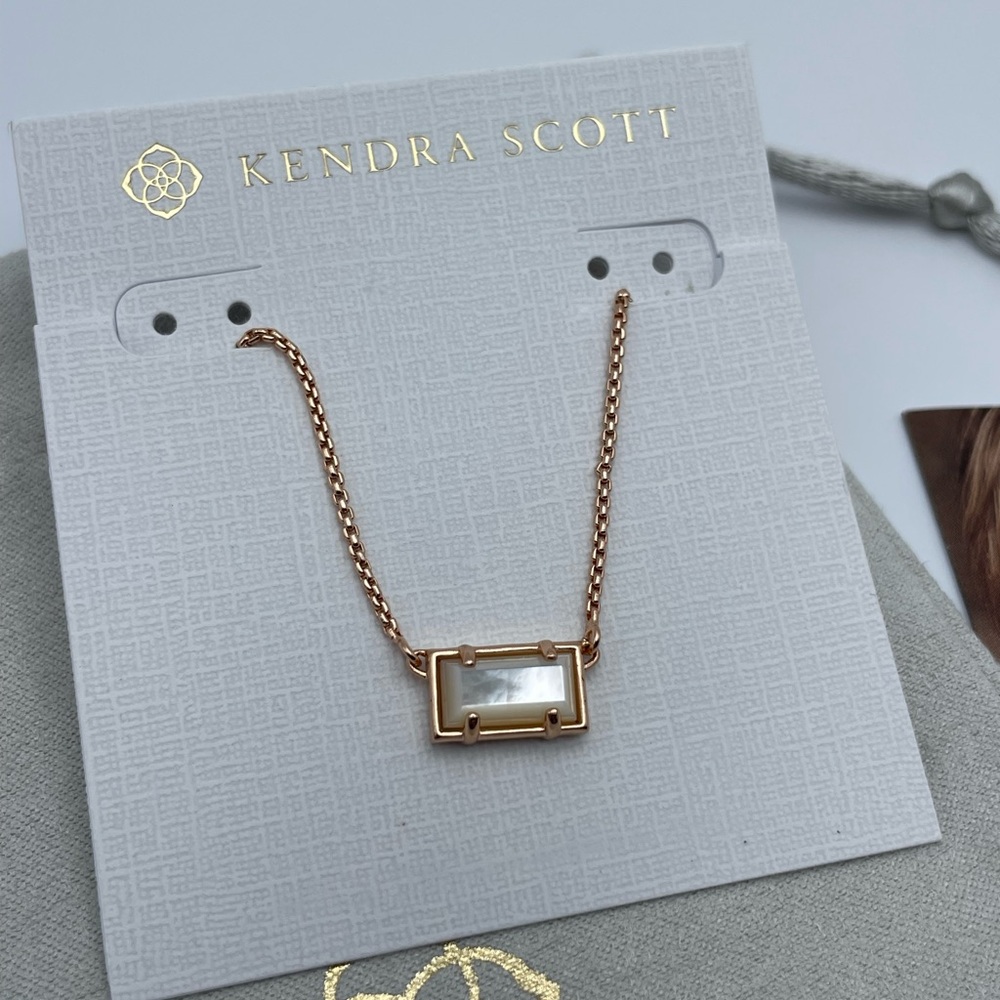 NWT ✨ Kendra Scott Pattie Rose Gold MOP Necklace